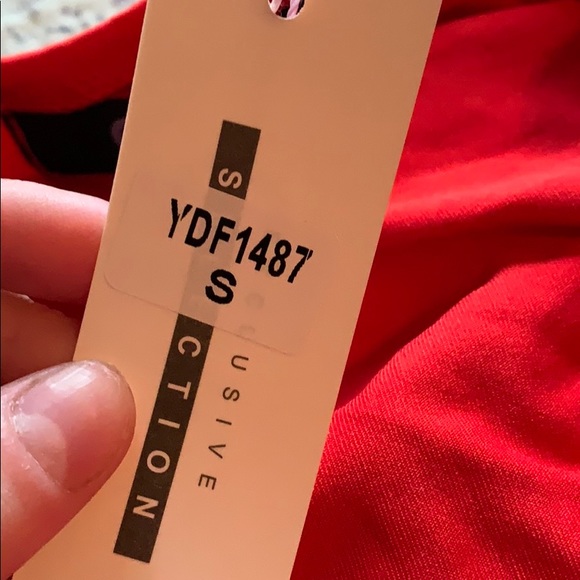 IVRose tight red dress with tie in front - Picture 2 of 3